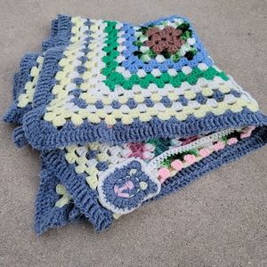 VINTAGE Shabby Chic Cat Detail Crocheted Blanket